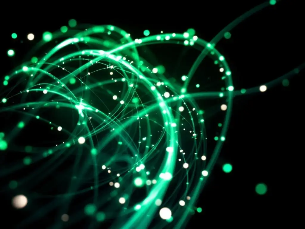 Verlichte glasvezelkabels met groene en witte lichtpulsen die door transparante vezels stromen tegen zwarte achtergrond